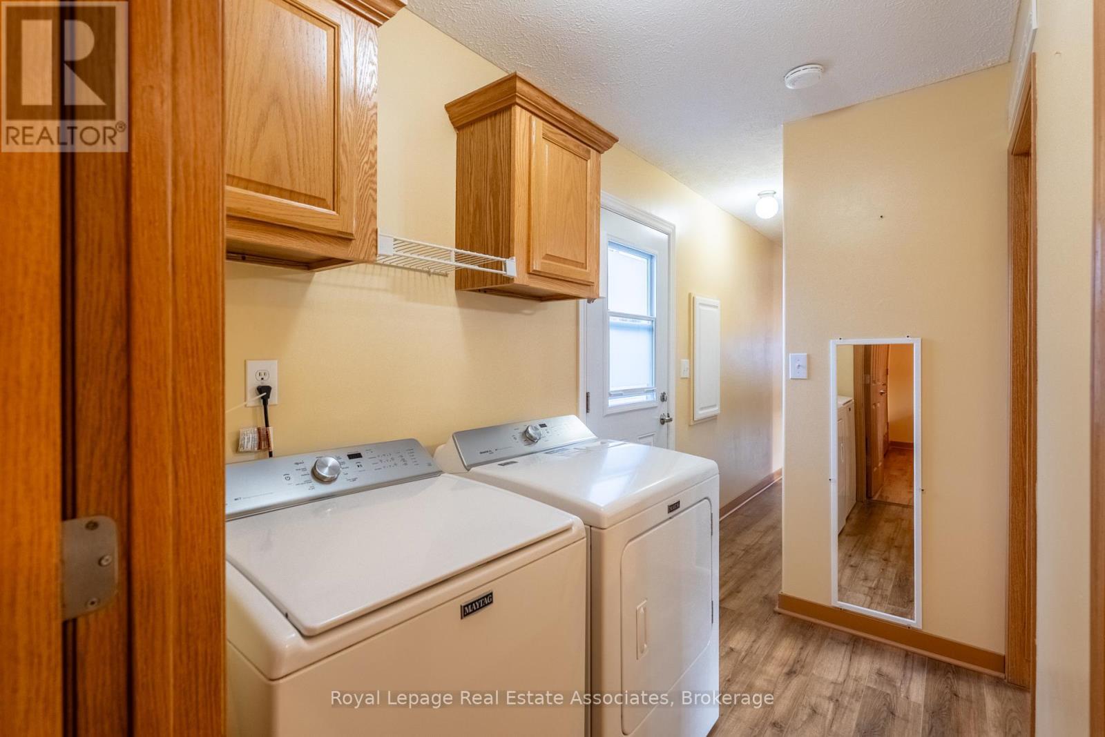 41 Cedarbush Crescent, Puslinch, ON - Indoor Photo Showing Laundry Room