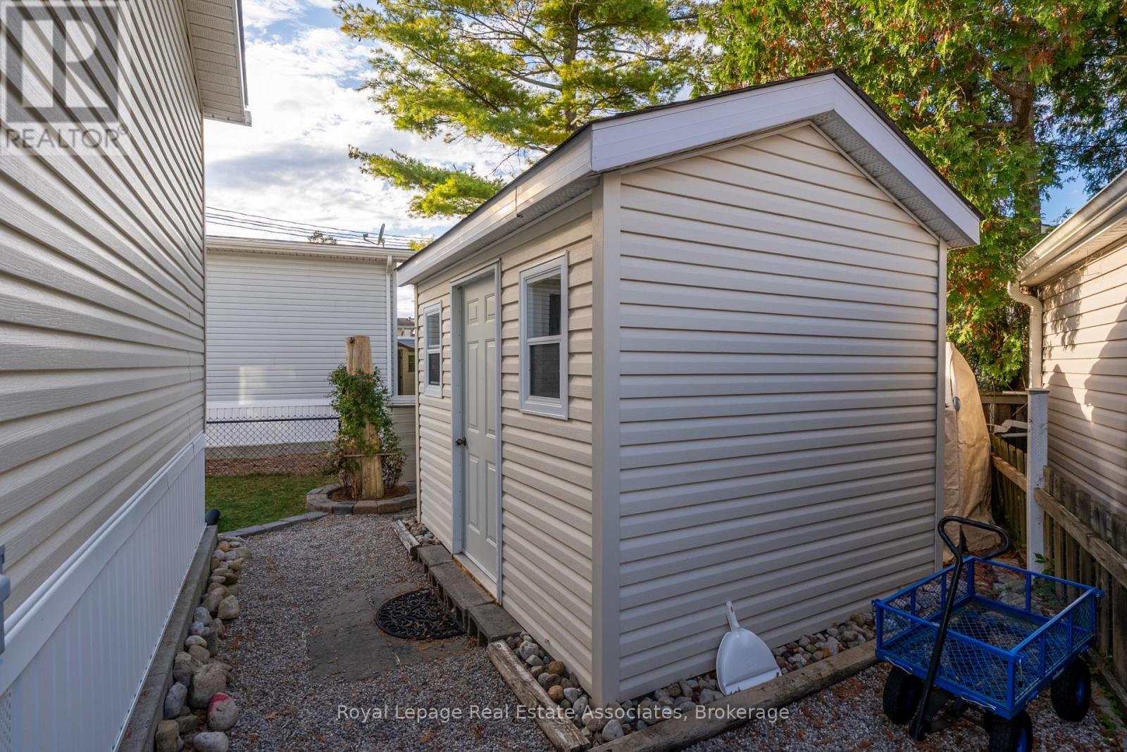 41 Cedarbush Crescent, Puslinch, ON - Outdoor With Exterior