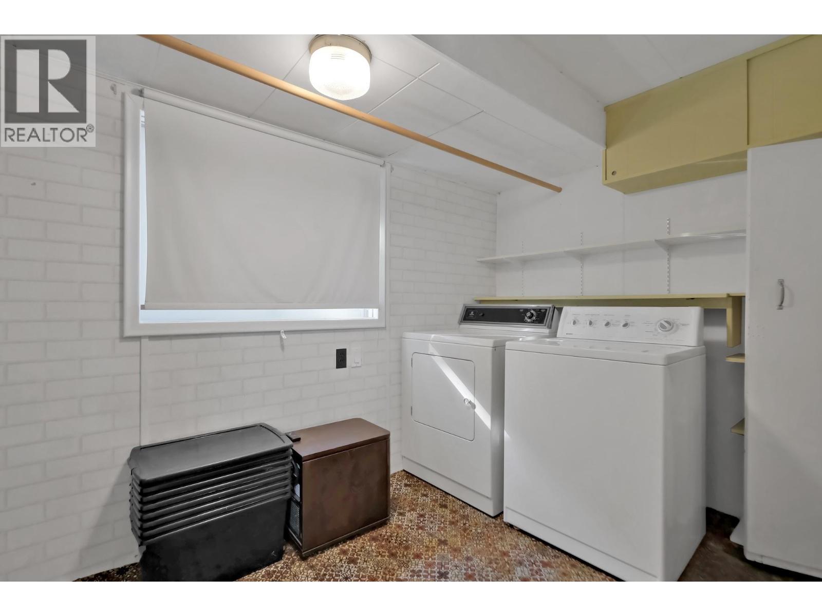 312 Scott Avenue, Penticton, BC - Indoor Photo Showing Laundry Room