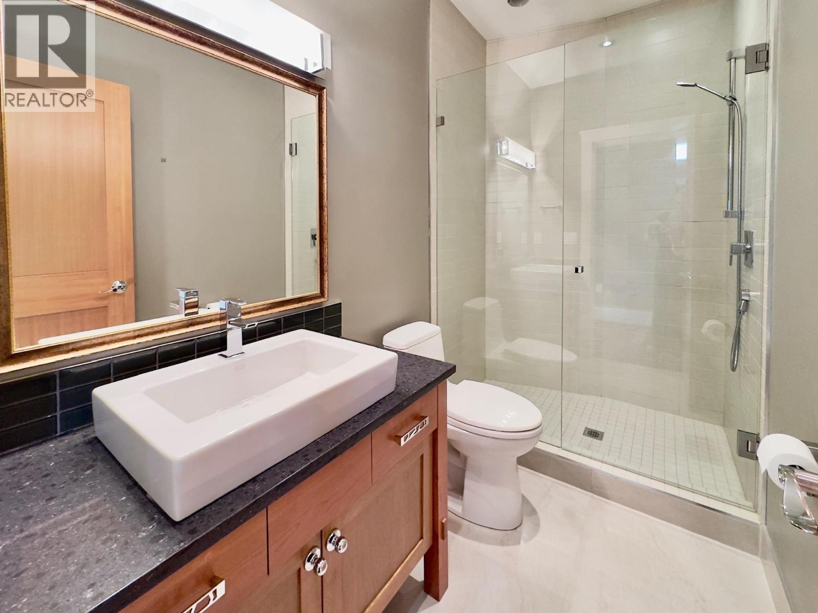 137 Westview Drive, Penticton, BC - Indoor Photo Showing Bathroom