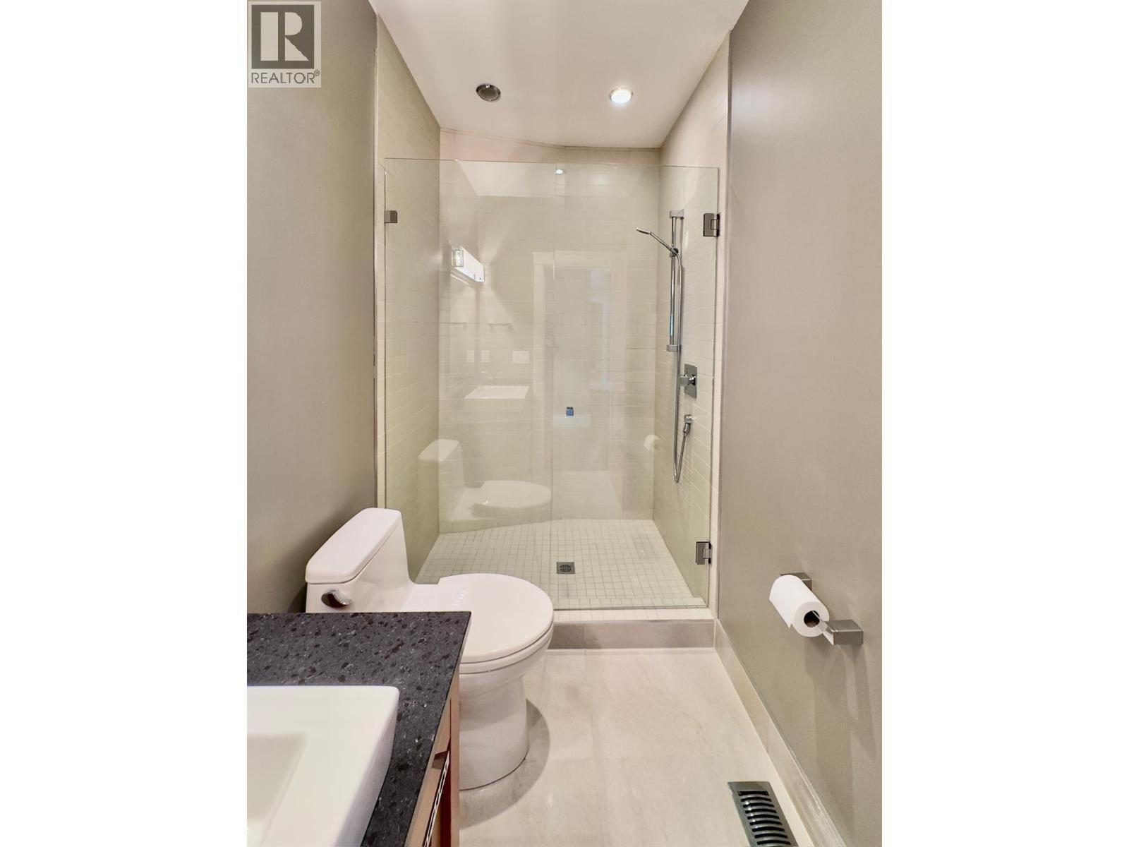 137 Westview Drive, Penticton, BC - Indoor Photo Showing Bathroom