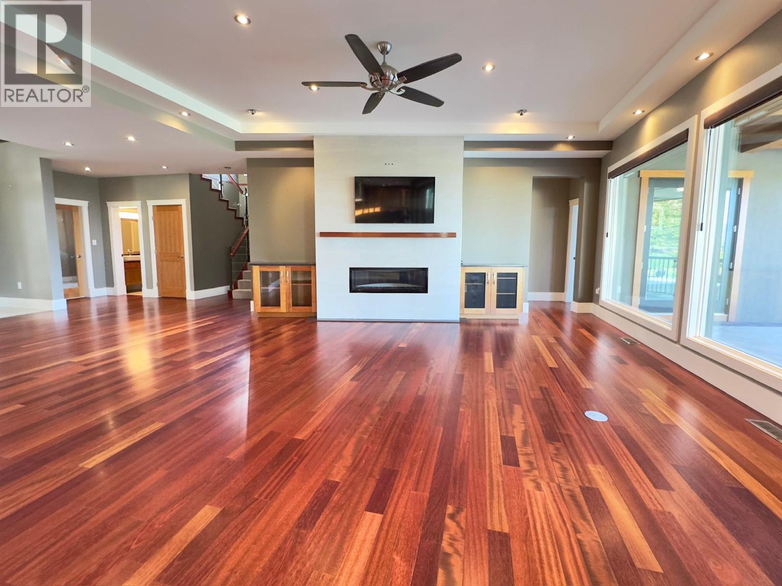 137 Westview Drive, Penticton, BC - Indoor Photo Showing Living Room With Fireplace