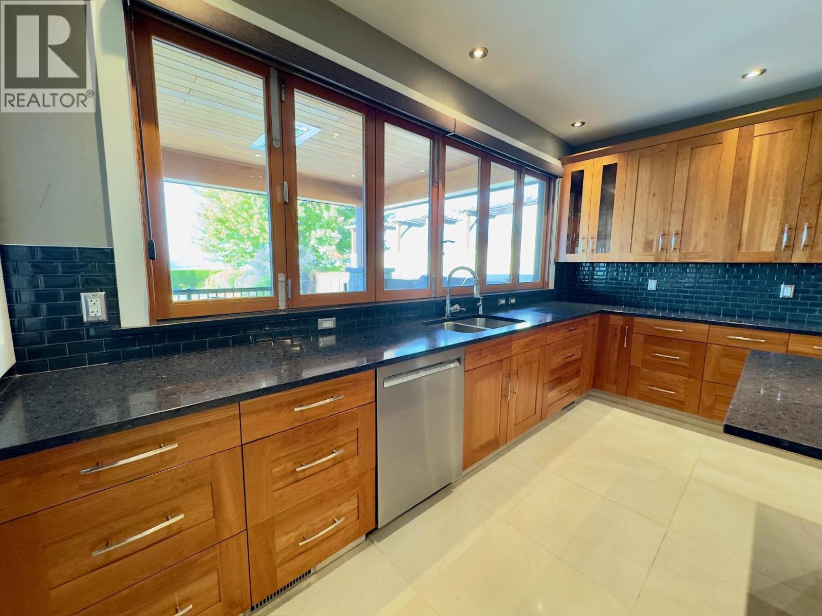 137 Westview Drive, Penticton, BC - Indoor Photo Showing Kitchen With Double Sink