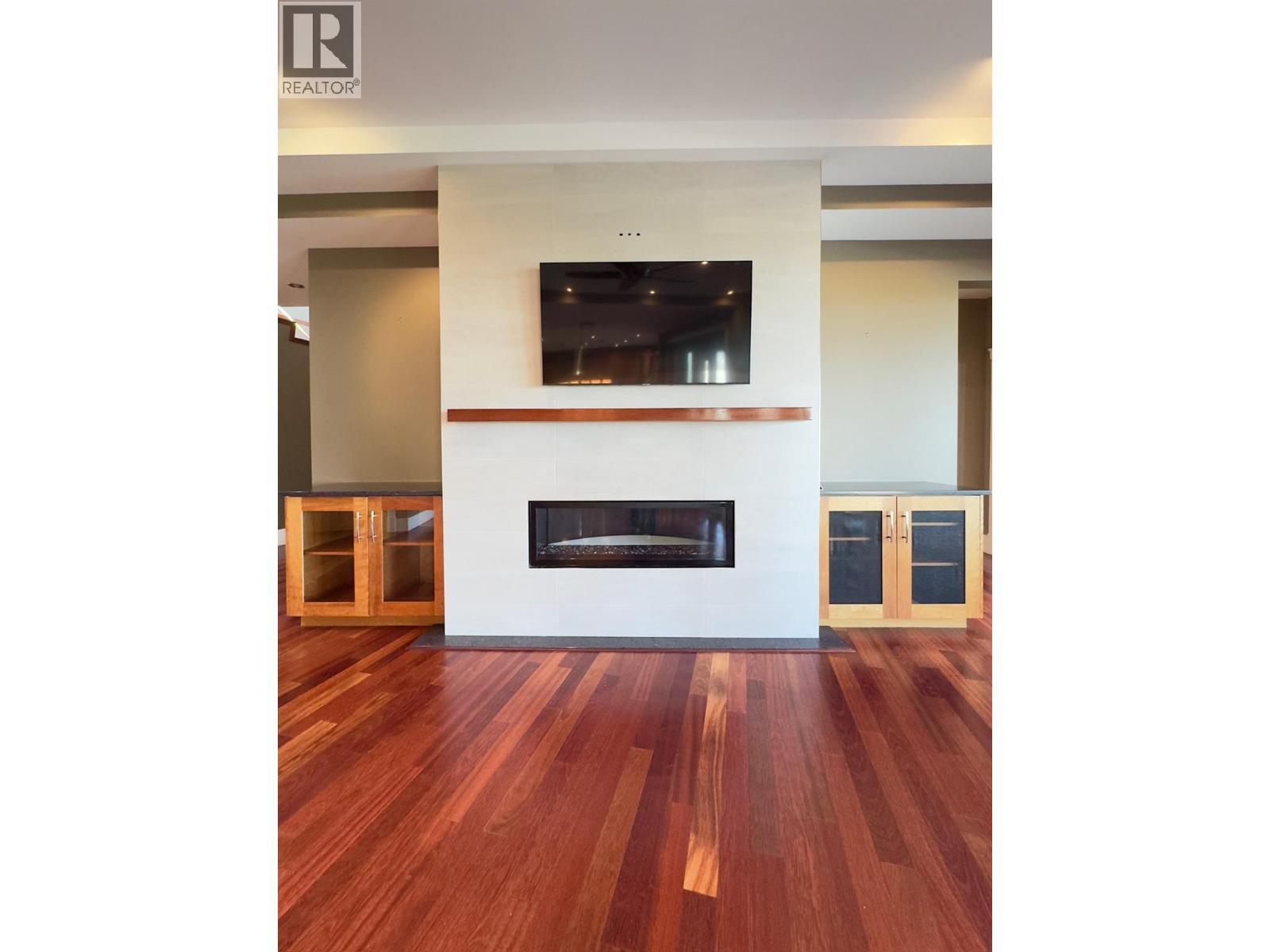 137 Westview Drive, Penticton, BC - Indoor Photo Showing Living Room With Fireplace
