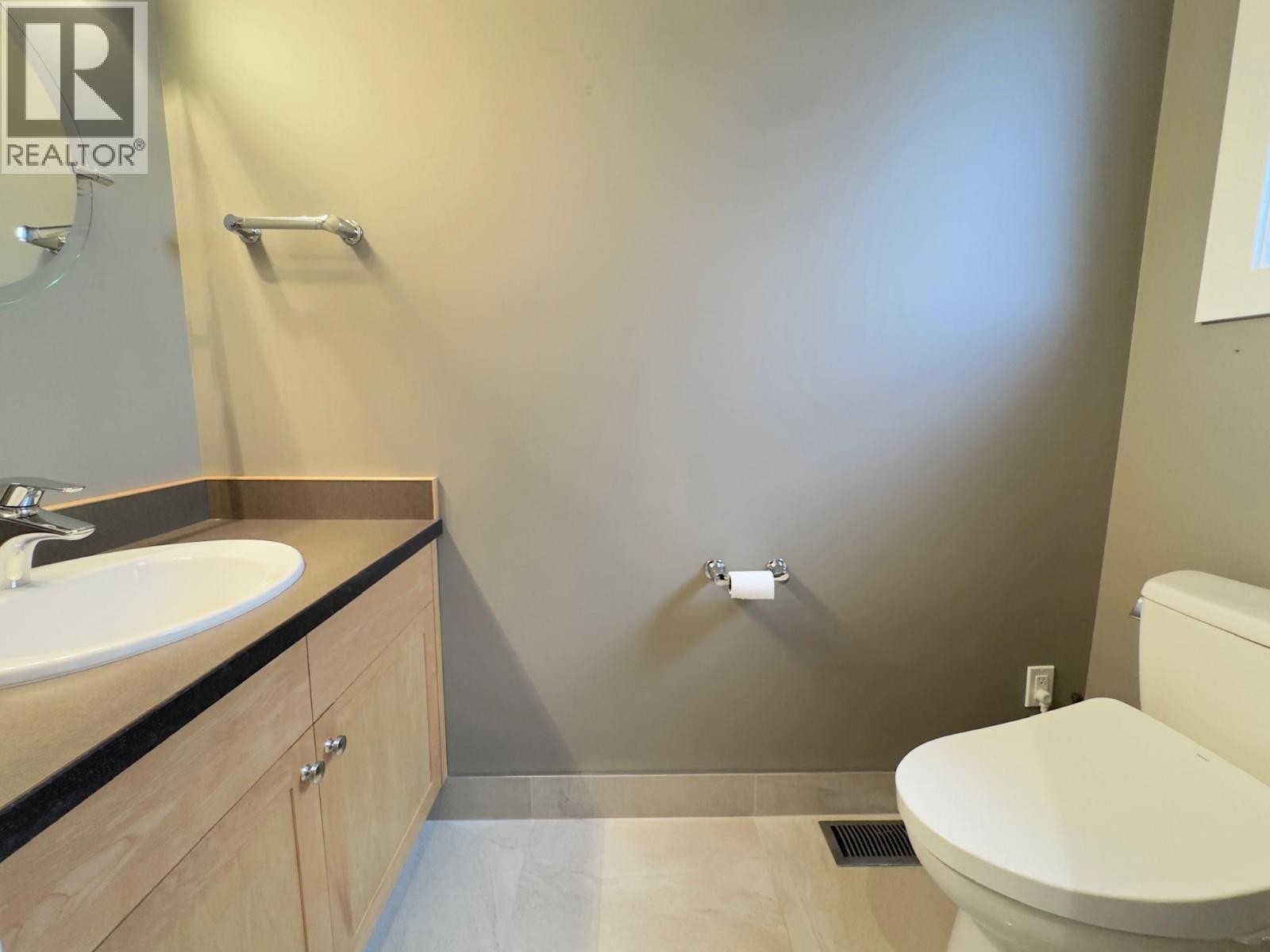137 Westview Drive, Penticton, BC - Indoor Photo Showing Bathroom
