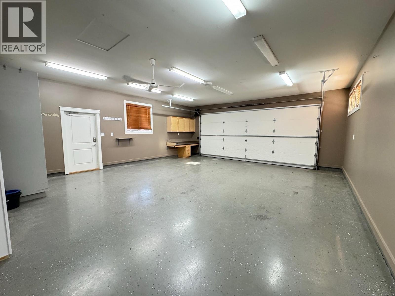 137 Westview Drive, Penticton, BC - Indoor Photo Showing Garage