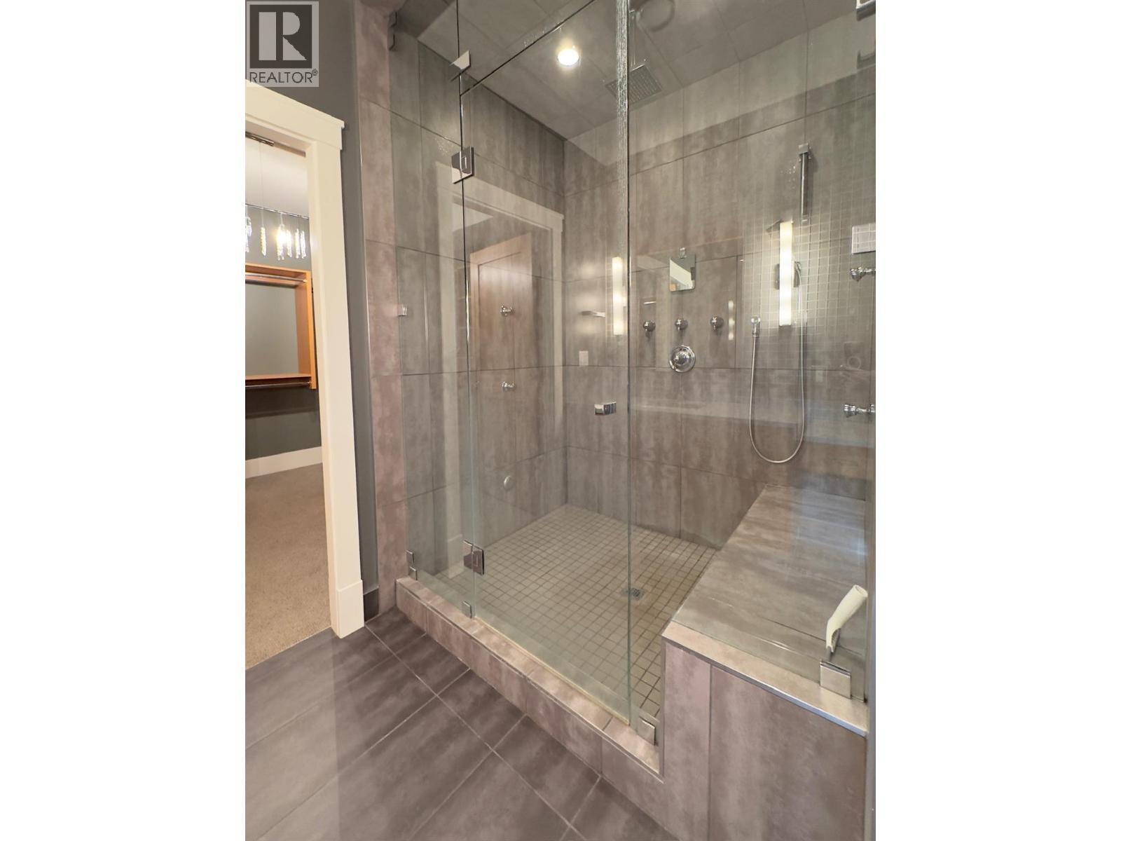 137 Westview Drive, Penticton, BC - Indoor Photo Showing Bathroom