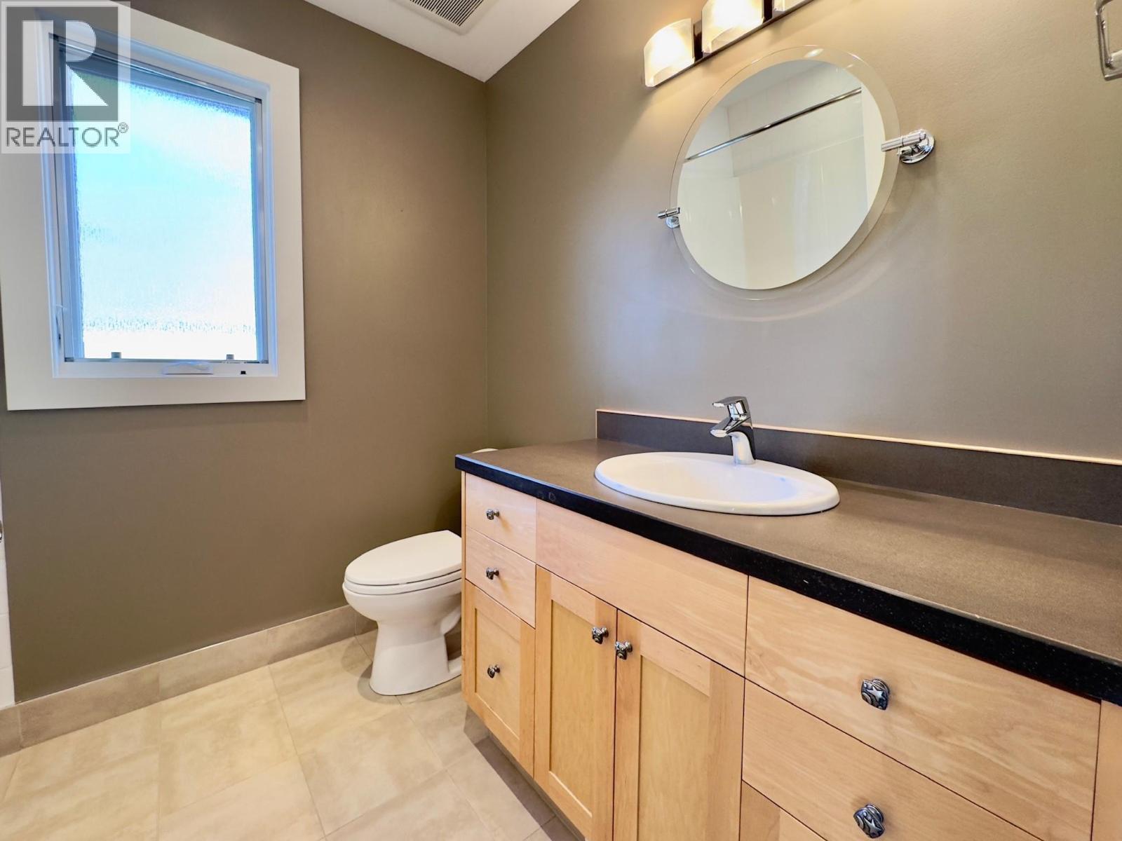 137 Westview Drive, Penticton, BC - Indoor Photo Showing Bathroom