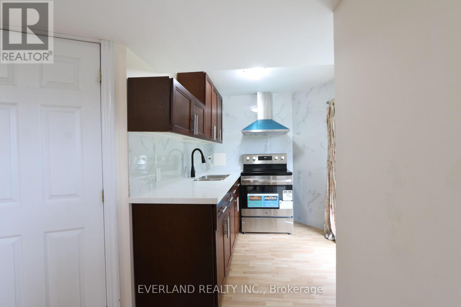 Lower - 49 Falling River Drive, Richmond Hill, ON - Indoor Photo Showing Kitchen