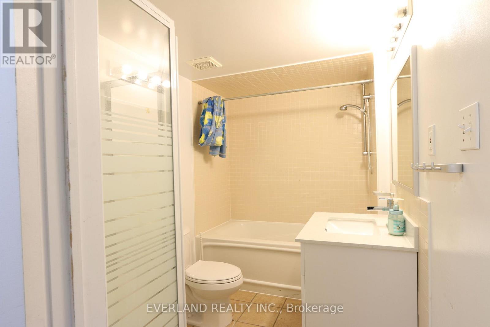 Lower - 49 Falling River Drive, Richmond Hill, ON - Indoor Photo Showing Bathroom