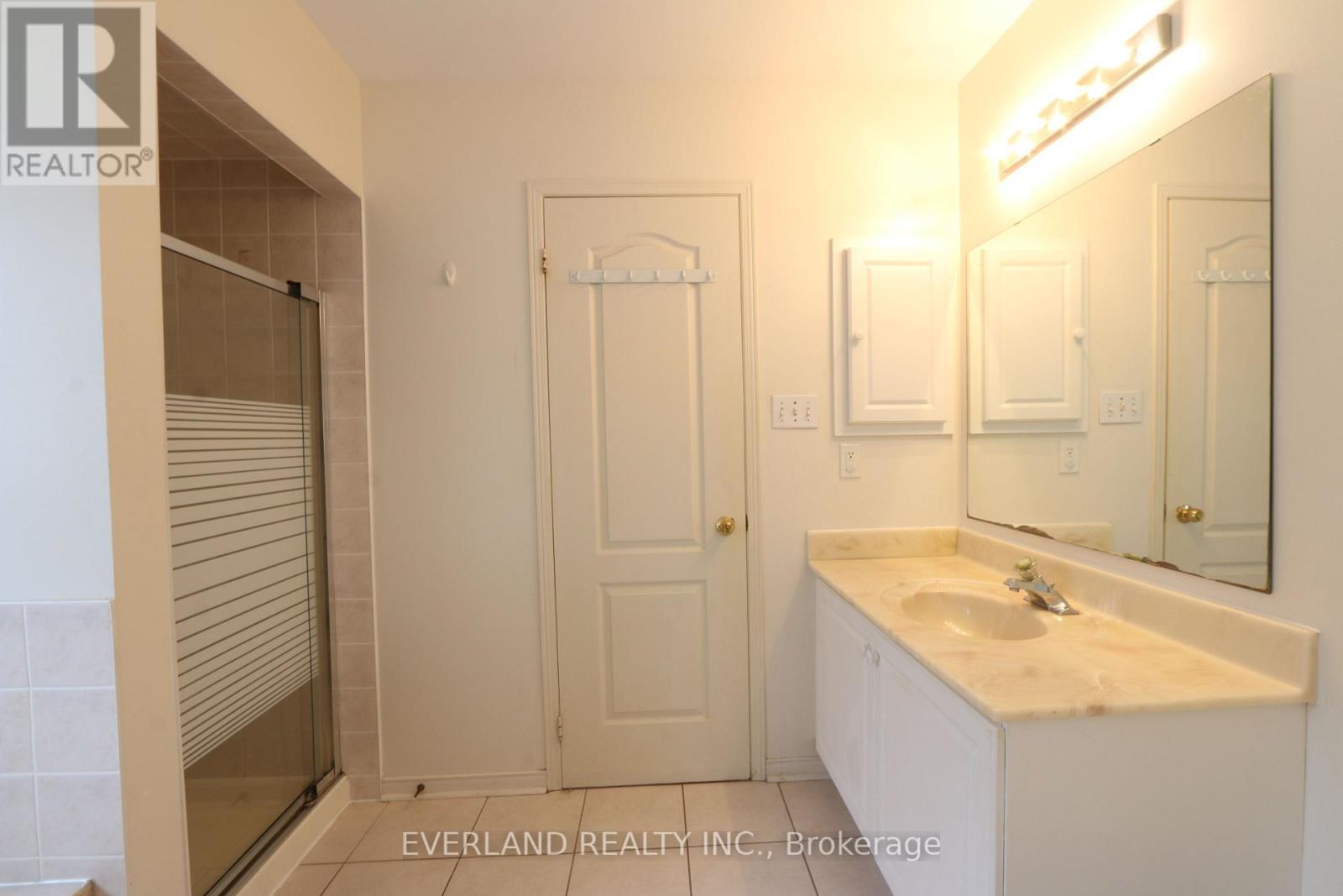Upper - 49 Falling River Drive, Richmond Hill, ON - Indoor Photo Showing Bathroom