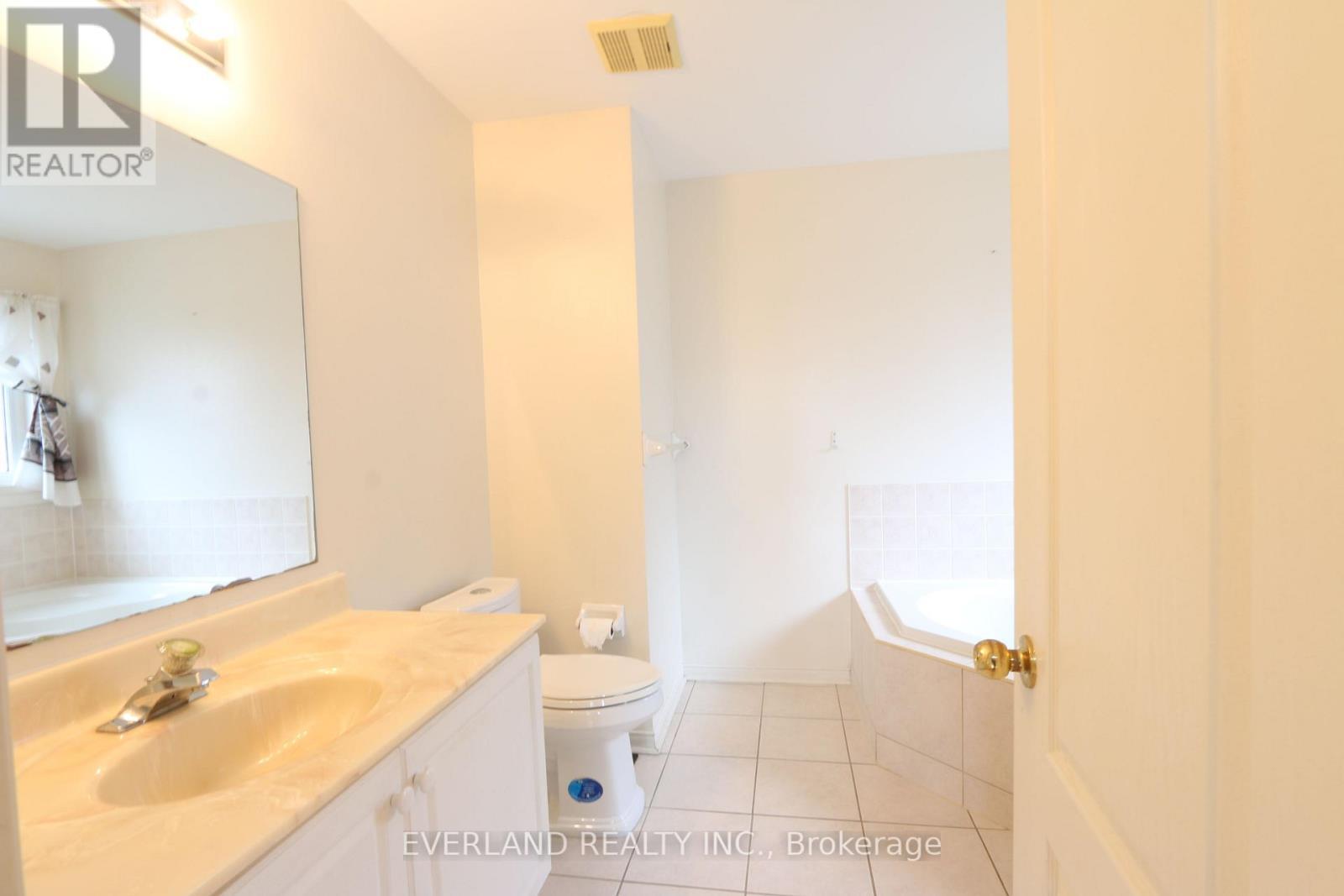 Upper - 49 Falling River Drive, Richmond Hill, ON - Indoor Photo Showing Bathroom