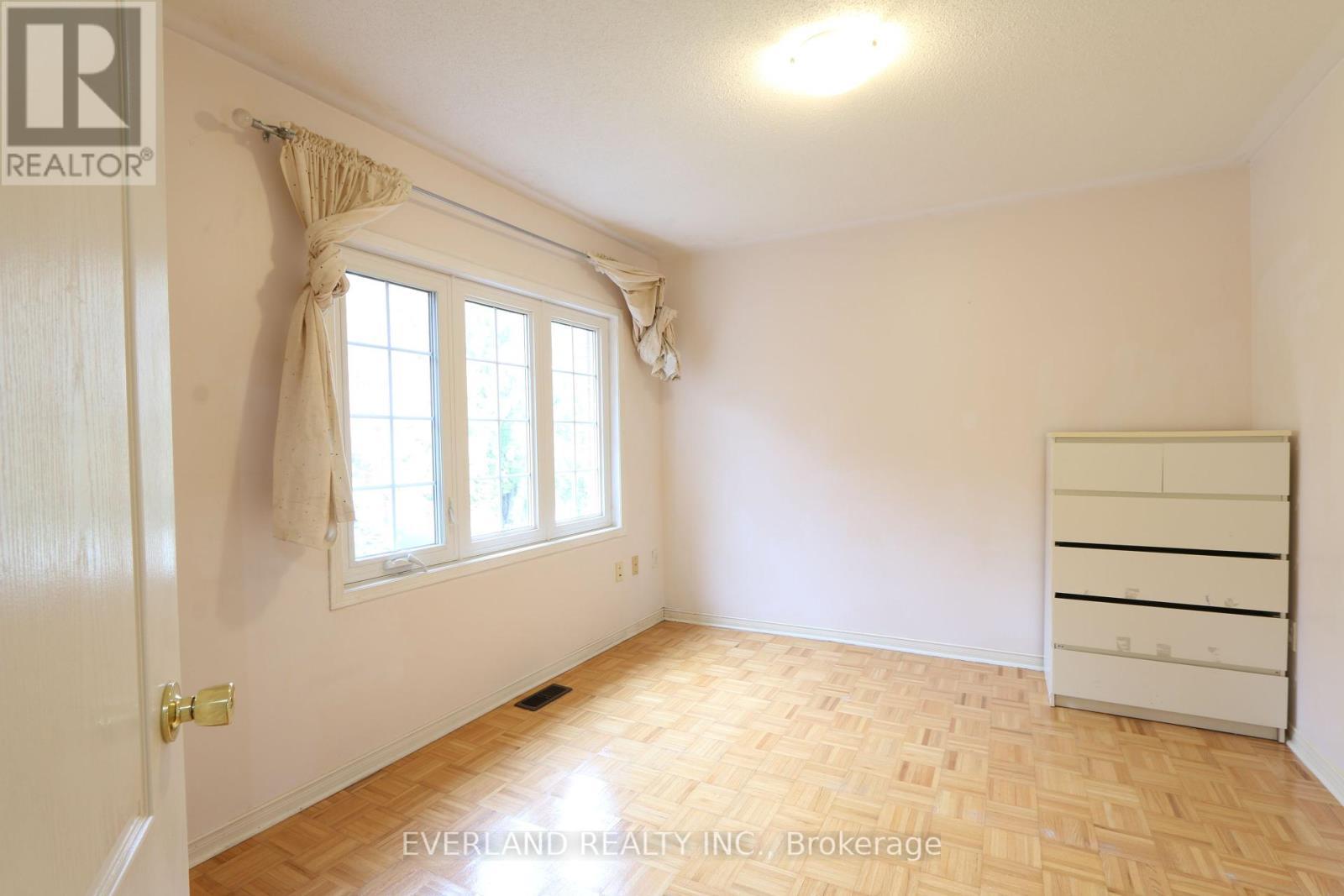 Upper - 49 Falling River Drive, Richmond Hill, ON - Indoor Photo Showing Other Room