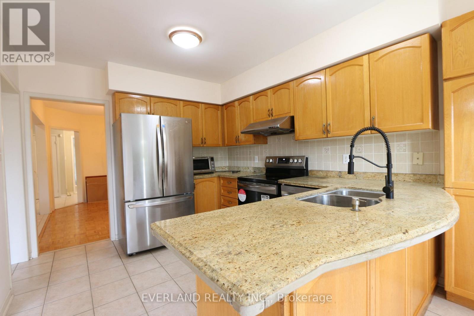 Upper - 49 Falling River Drive, Richmond Hill, ON - Indoor Photo Showing Kitchen With Double Sink