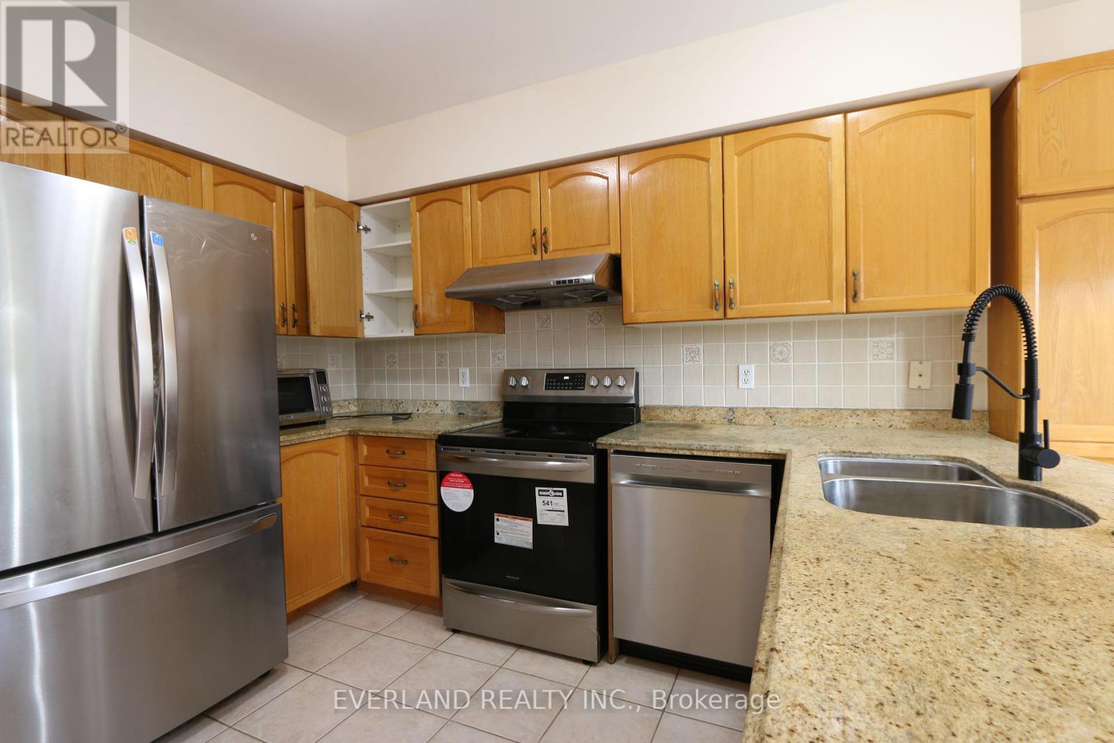 Upper - 49 Falling River Drive, Richmond Hill, ON - Indoor Photo Showing Kitchen With Double Sink