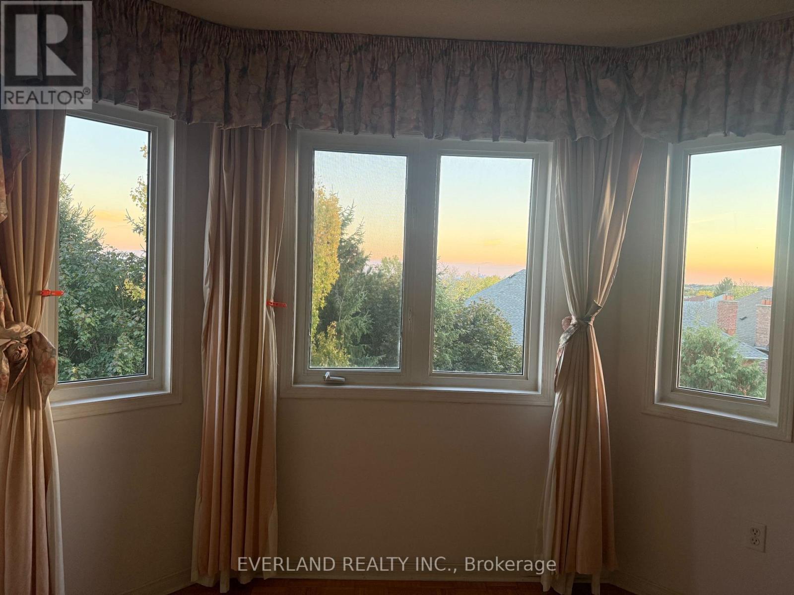 Upper - 49 Falling River Drive, Richmond Hill, ON - Indoor Photo Showing Other Room