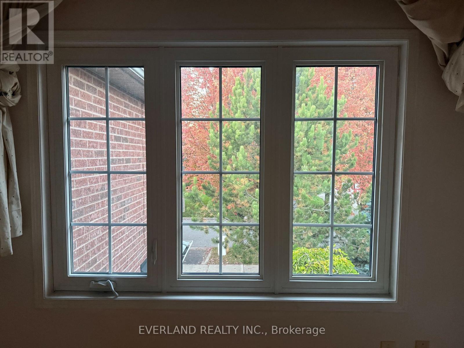 Upper - 49 Falling River Drive, Richmond Hill, ON - Indoor Photo Showing Other Room