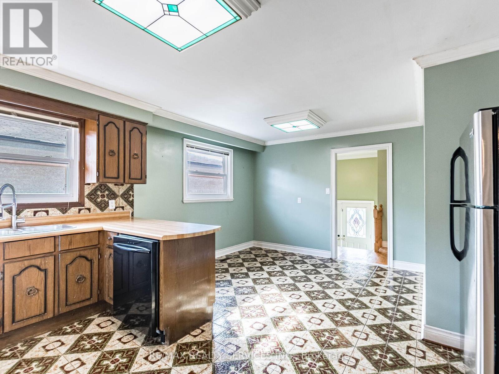 17 Fallway Road, Brampton, ON - Indoor Photo Showing Kitchen