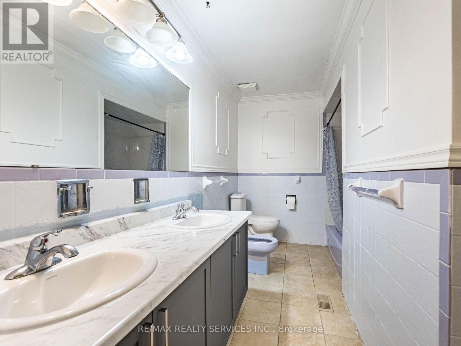 17 Fallway Road, Brampton, ON - Indoor Photo Showing Bathroom