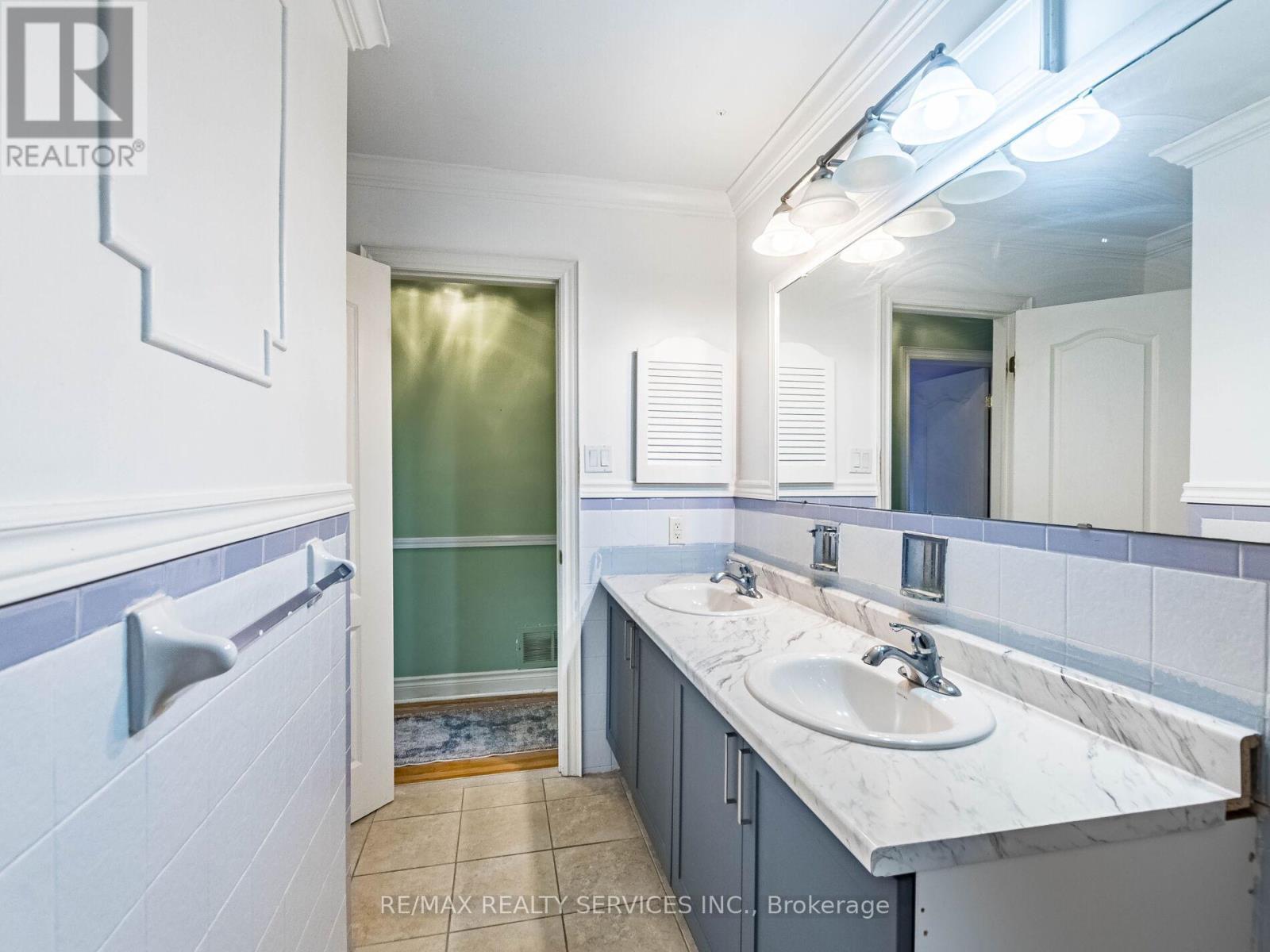 17 Fallway Road, Brampton, ON - Indoor Photo Showing Bathroom