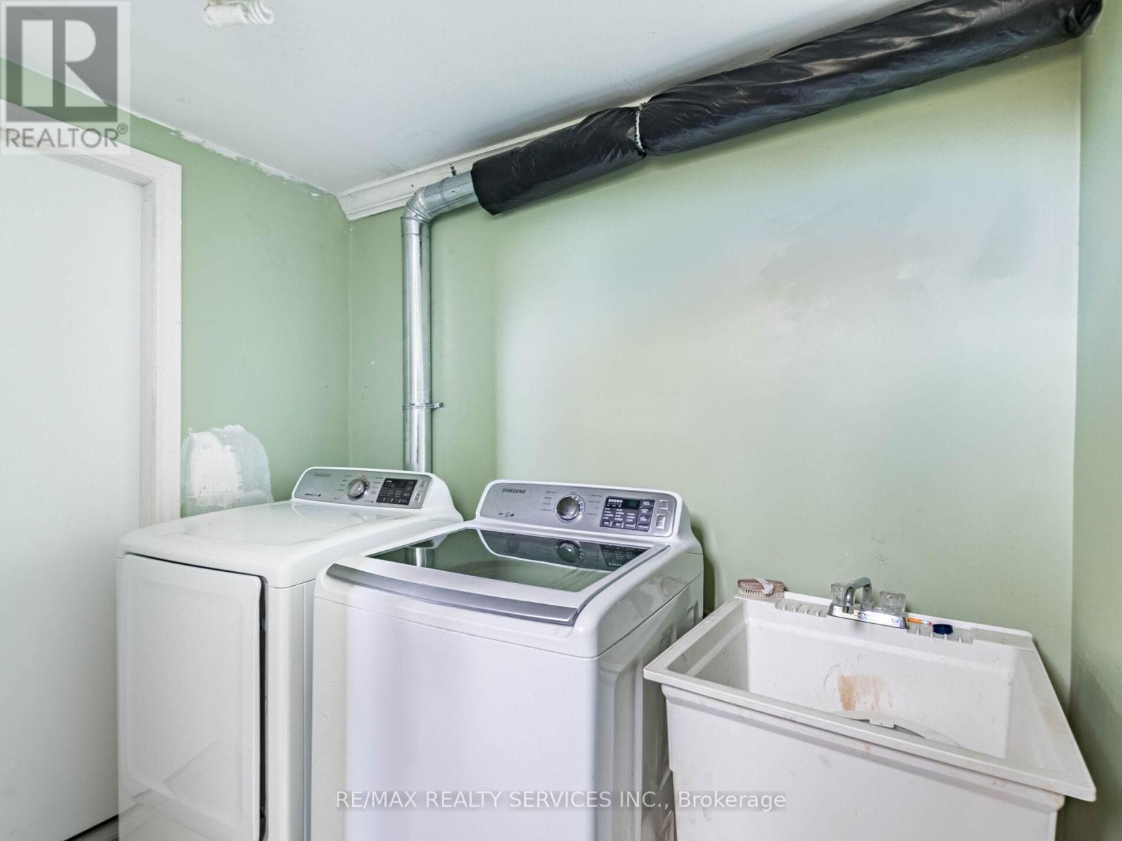 17 Fallway Road, Brampton, ON - Indoor Photo Showing Laundry Room