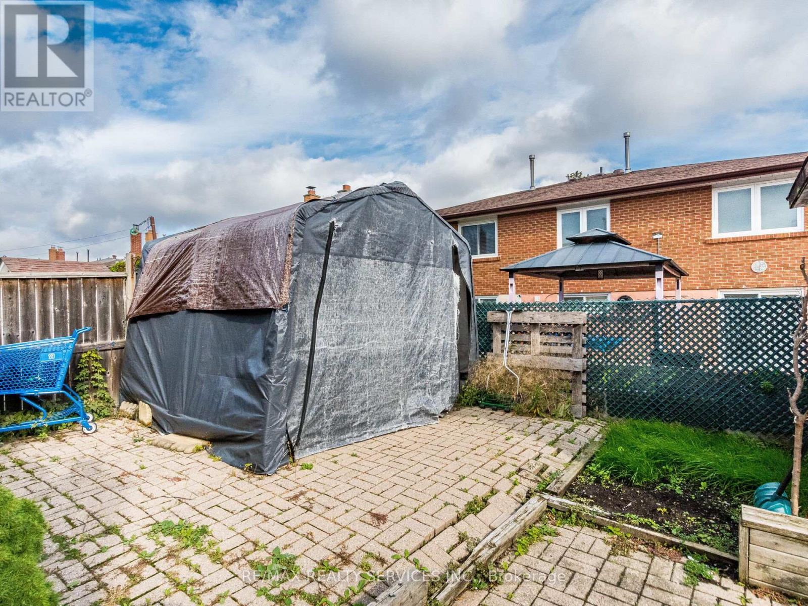 17 Fallway Road, Brampton, ON - Outdoor With Deck Patio Veranda