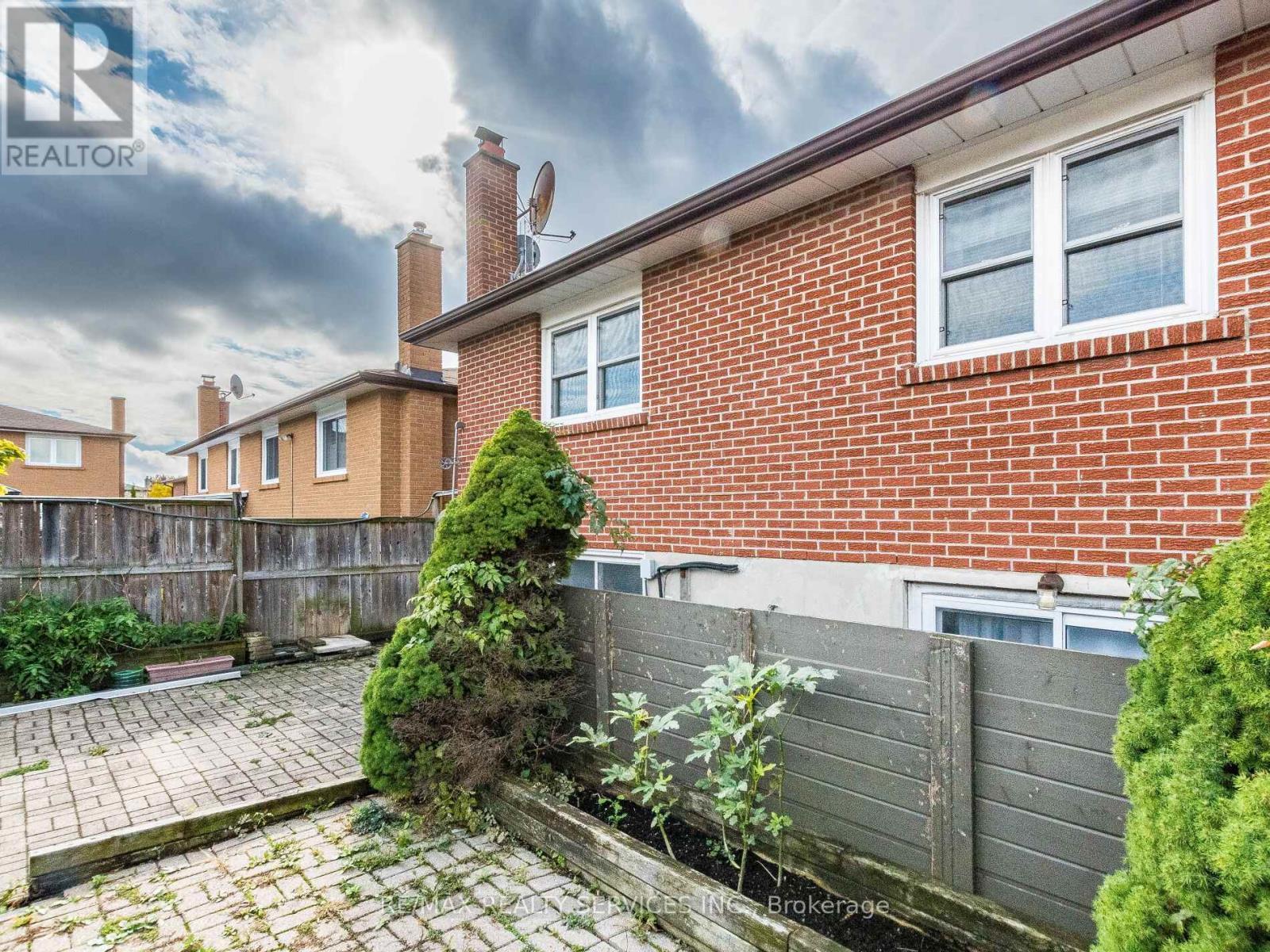 17 Fallway Road, Brampton, ON - Outdoor With Exterior