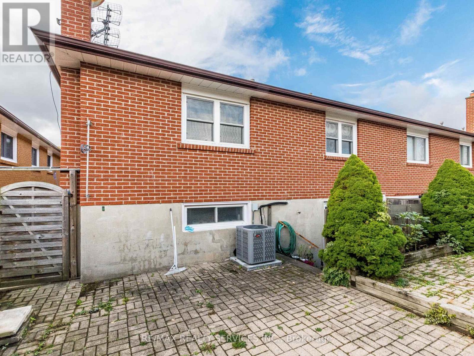 17 Fallway Road, Brampton, ON - Outdoor With Exterior