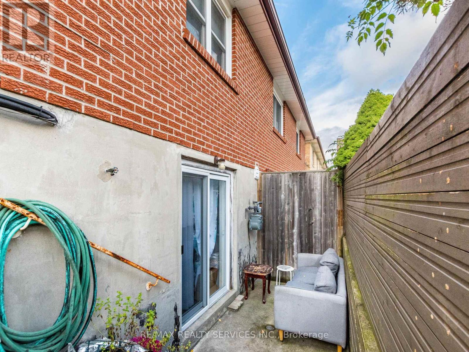 17 Fallway Road, Brampton, ON - Outdoor