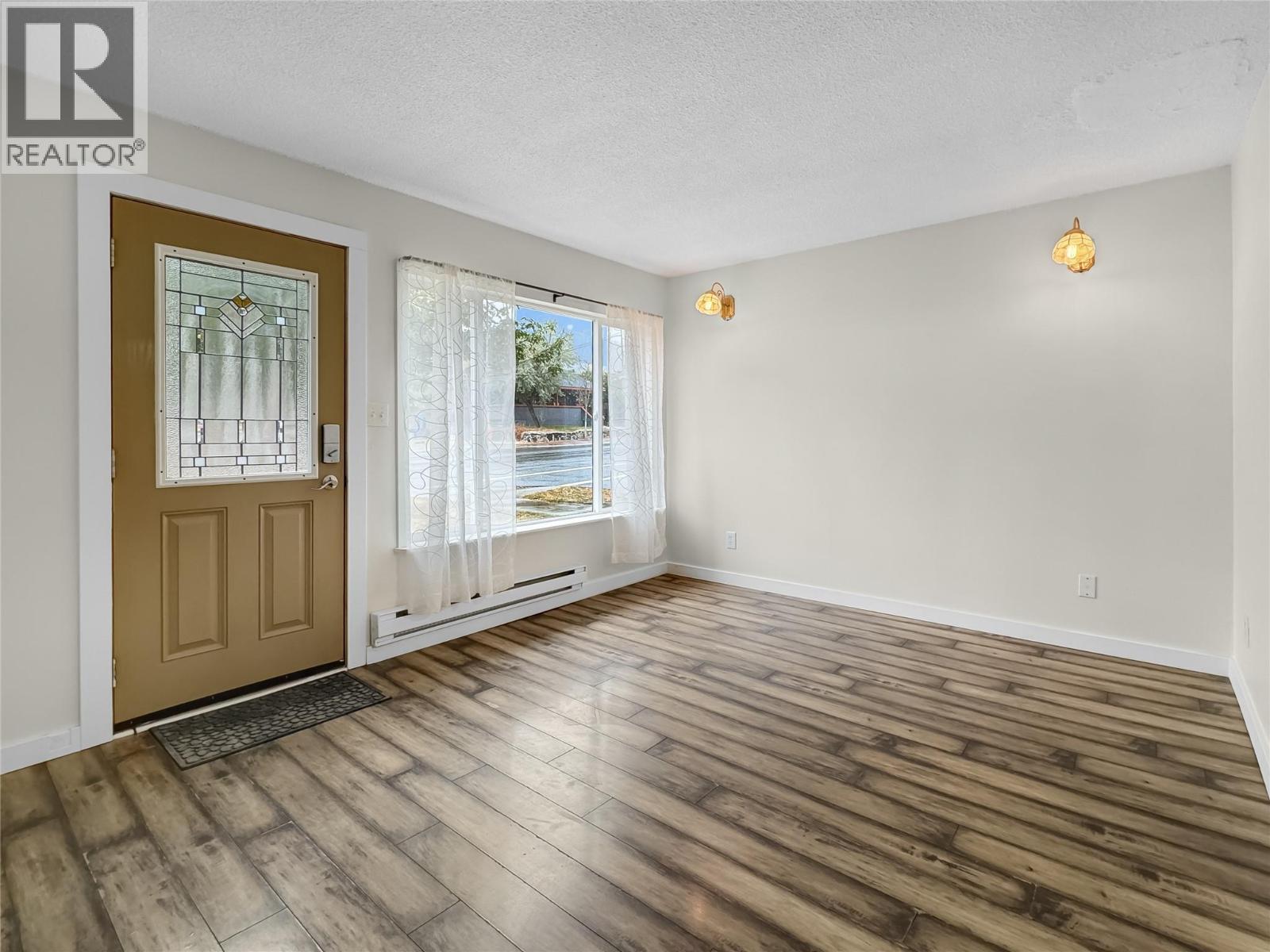 2210 Warren Avenue, Kimberley, BC - Indoor Photo Showing Other Room