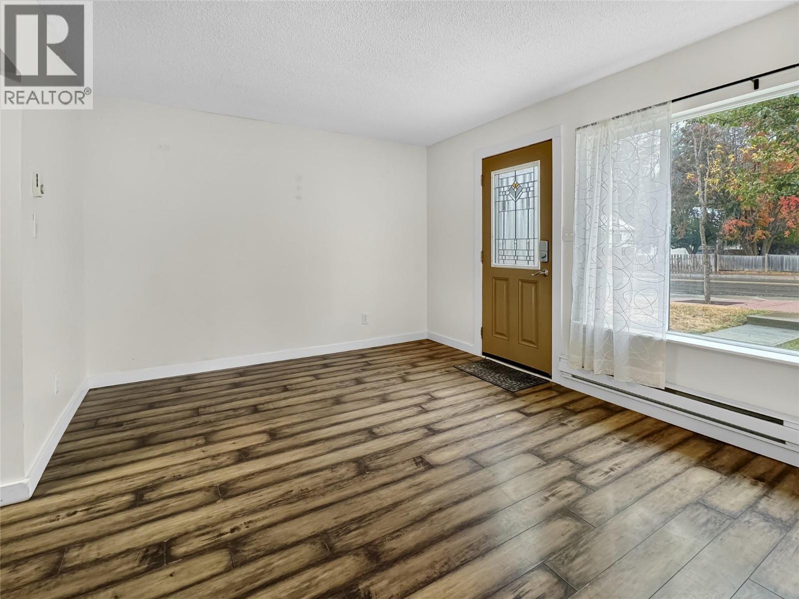 2210 Warren Avenue, Kimberley, BC - Indoor Photo Showing Other Room