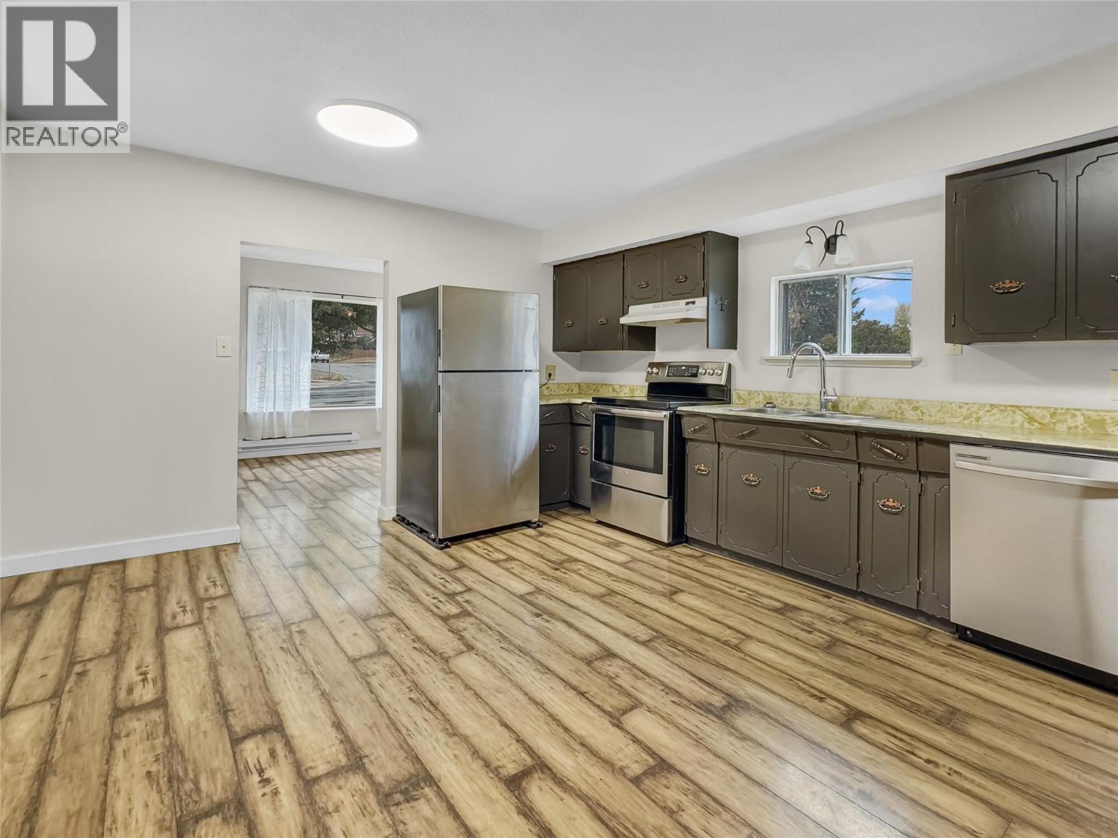 2210 Warren Avenue, Kimberley, BC - Indoor Photo Showing Kitchen