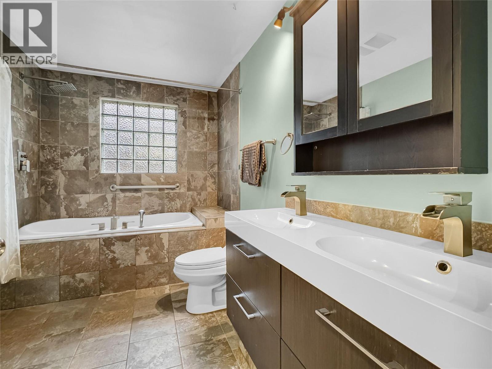 2210 Warren Avenue, Kimberley, BC - Indoor Photo Showing Bathroom