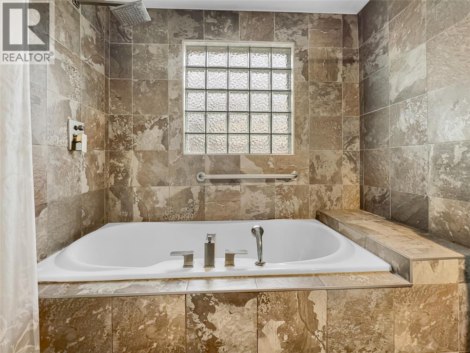 2210 Warren Avenue, Kimberley, BC - Indoor Photo Showing Bathroom