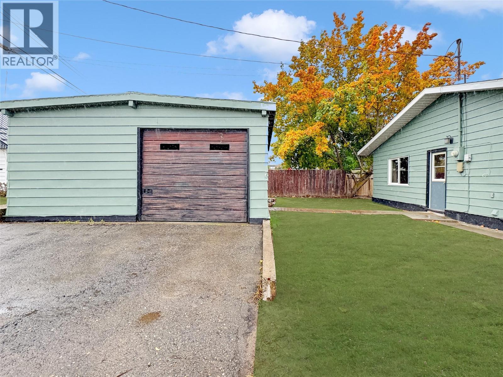 Virtual Grass Effects - 2210 Warren Avenue, Kimberley, BC - Outdoor