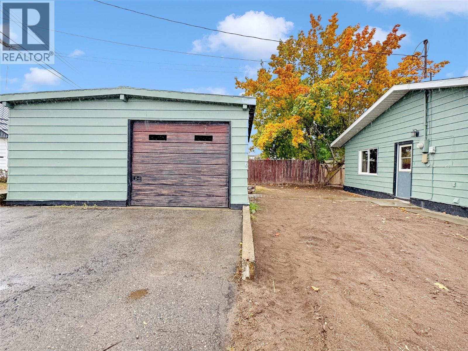 2210 Warren Avenue, Kimberley, BC - Outdoor With Exterior