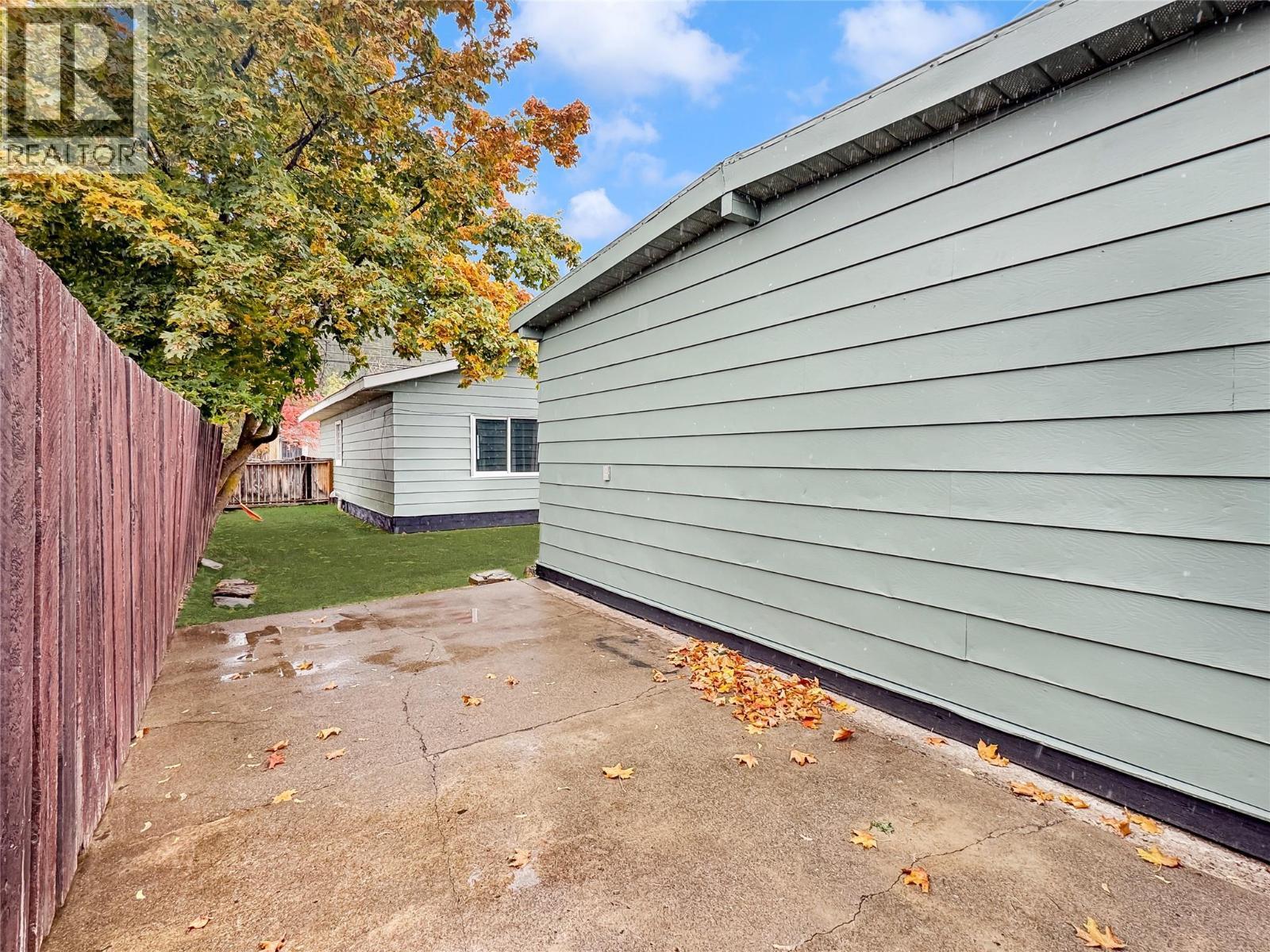 Virtual Grass Effects - 2210 Warren Avenue, Kimberley, BC - Outdoor With Exterior