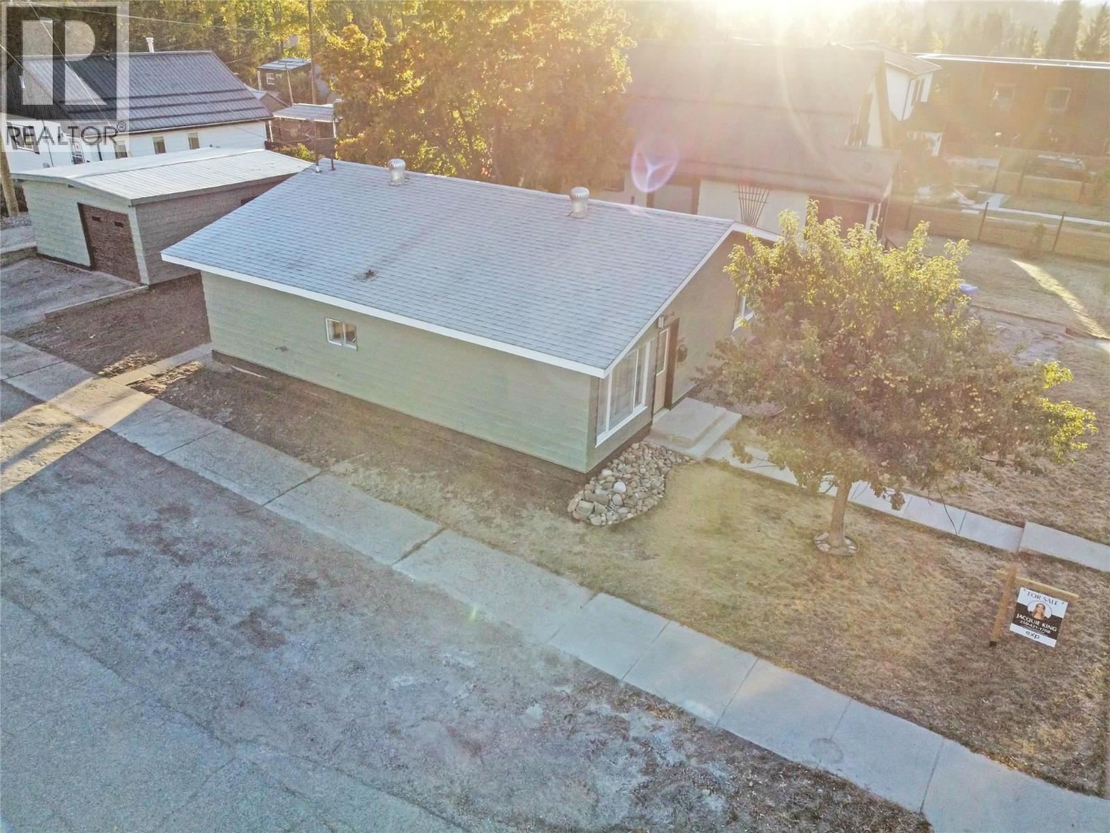 2210 Warren Avenue, Kimberley, BC - Outdoor