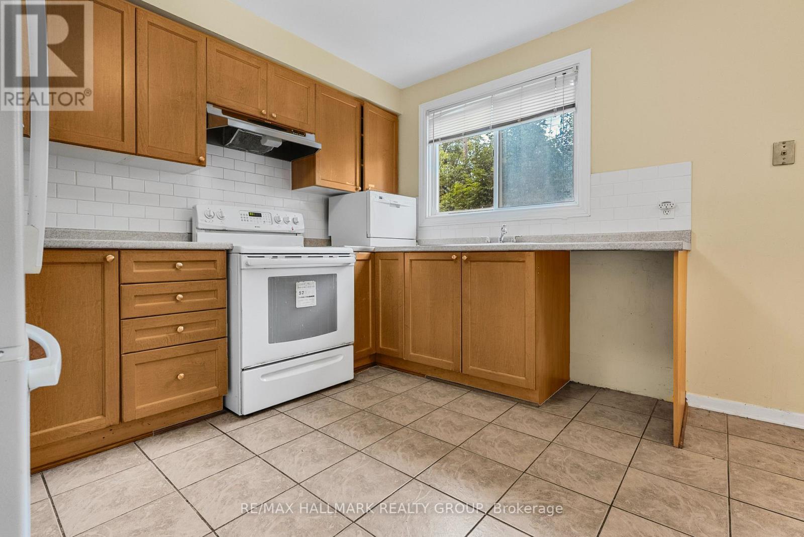 2666 Regina Street, Ottawa, ON - Indoor Photo Showing Kitchen