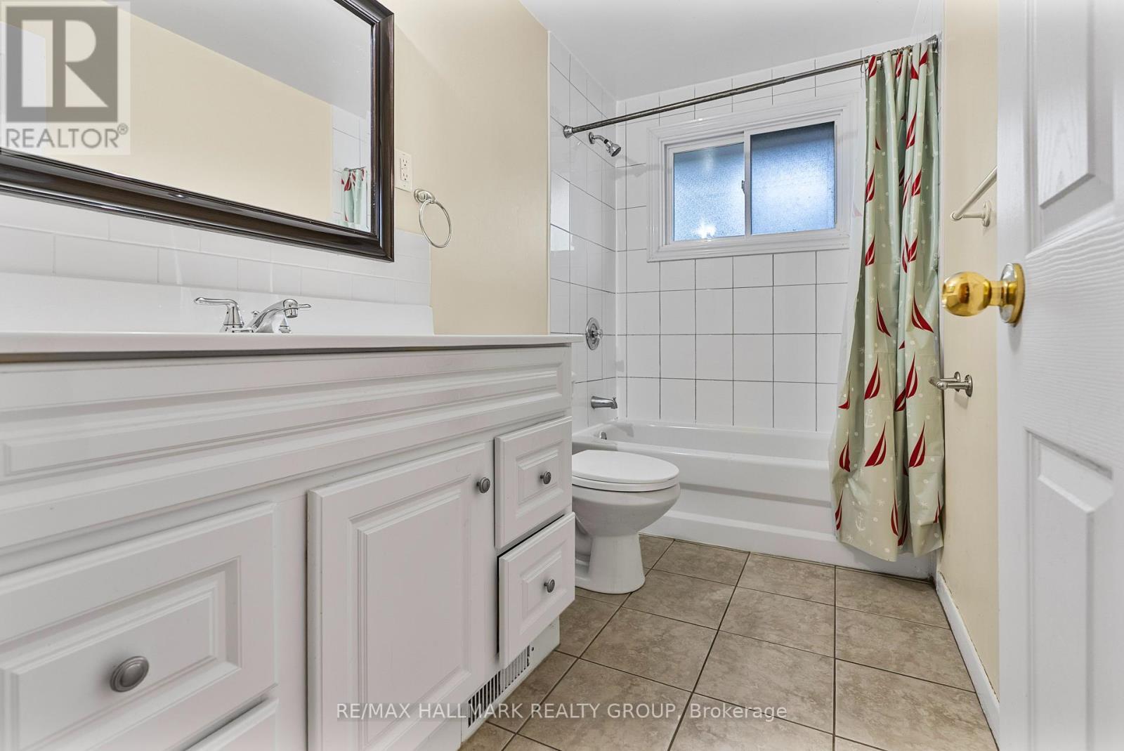 2666 Regina Street, Ottawa, ON - Indoor Photo Showing Bathroom