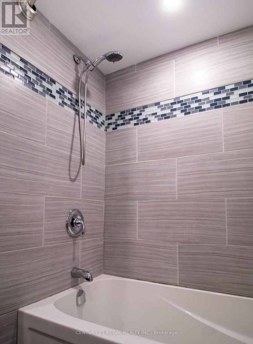Lower - 47 Limestone Crescent, Whitby, ON - Indoor Photo Showing Bathroom