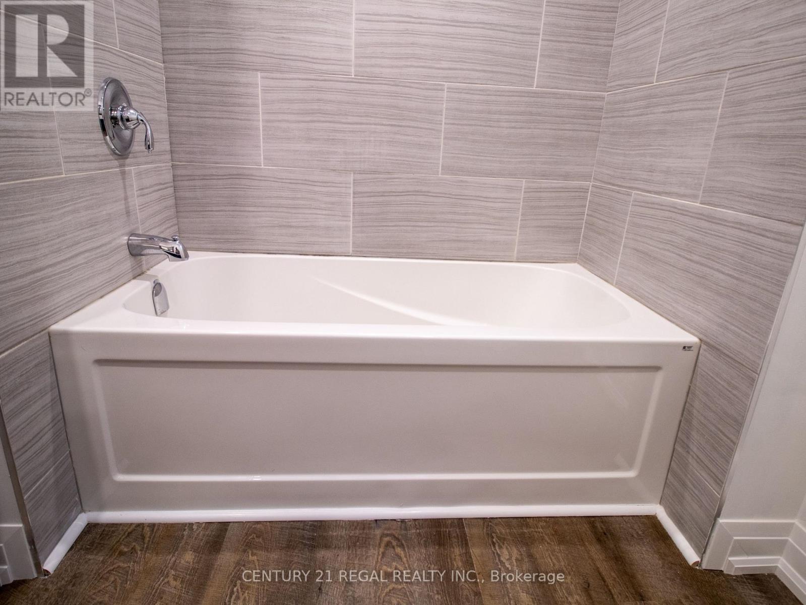 Lower - 47 Limestone Crescent, Whitby, ON - Indoor Photo Showing Bathroom