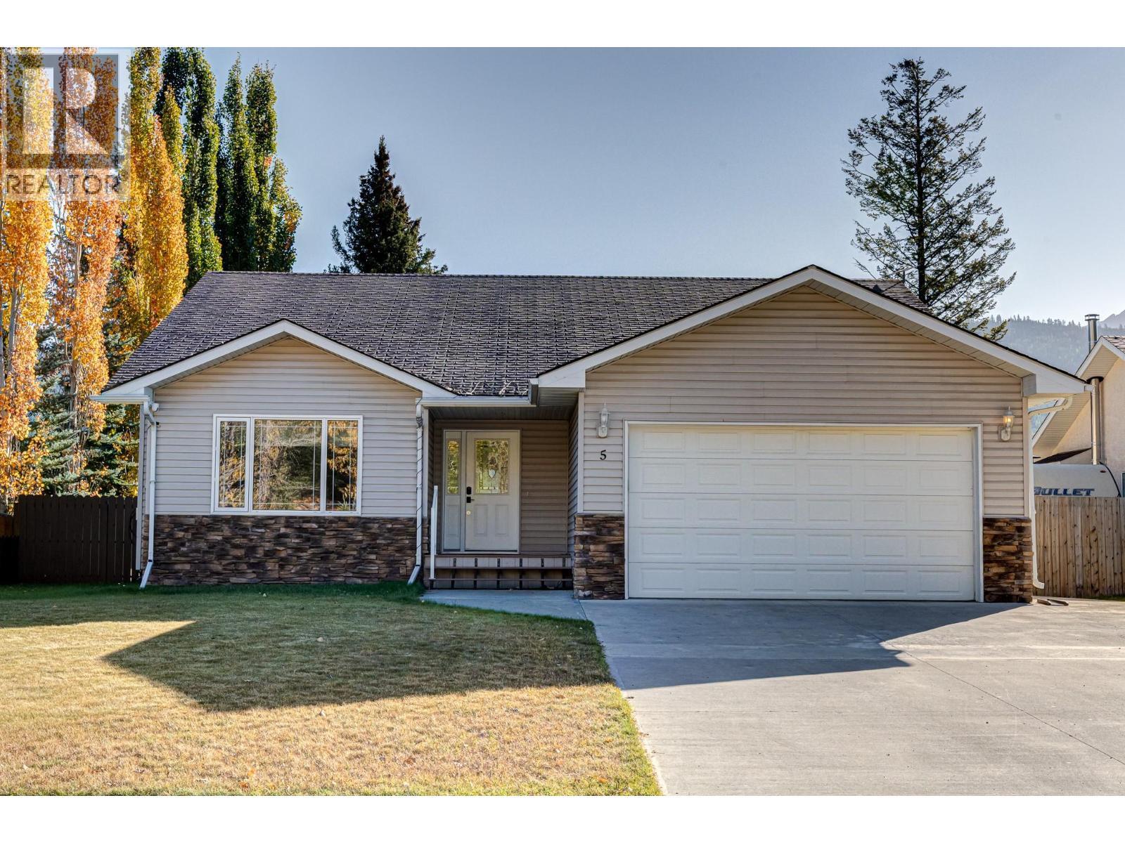 5 Caledonia Place, Elkford, BC - Outdoor