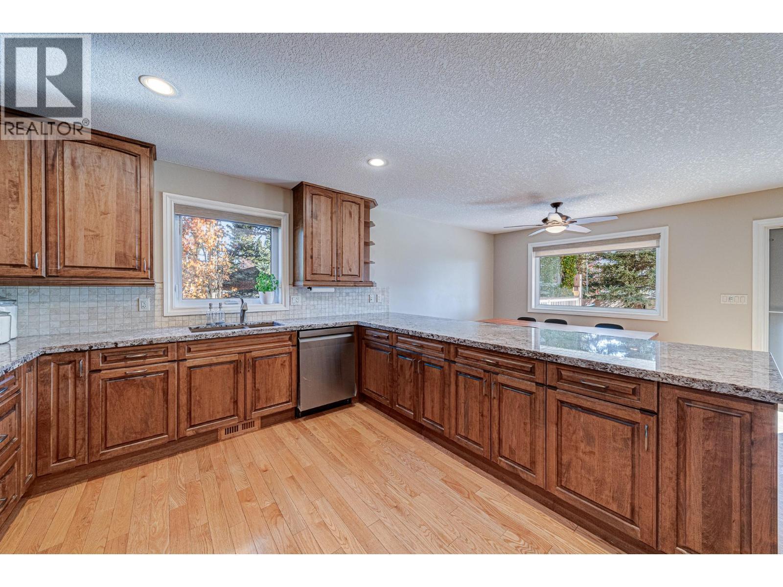 5 Caledonia Place, Elkford, BC - Indoor Photo Showing Kitchen
