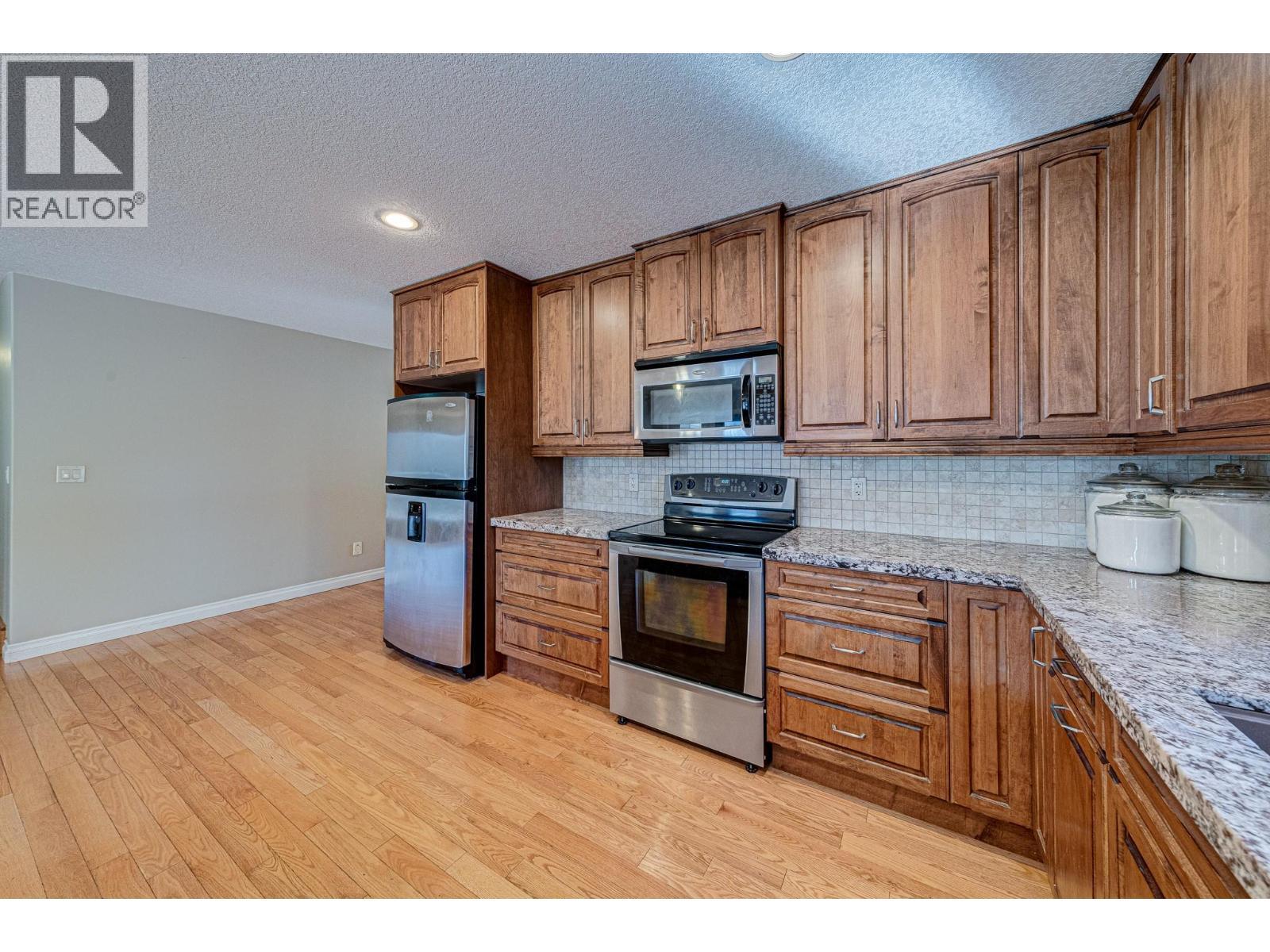 5 Caledonia Place, Elkford, BC - Indoor Photo Showing Kitchen With Stainless Steel Kitchen