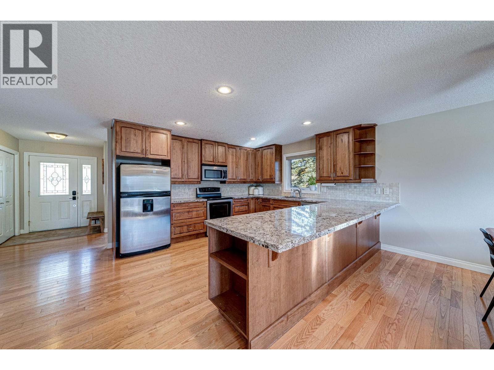 5 Caledonia Place, Elkford, BC - Indoor Photo Showing Kitchen