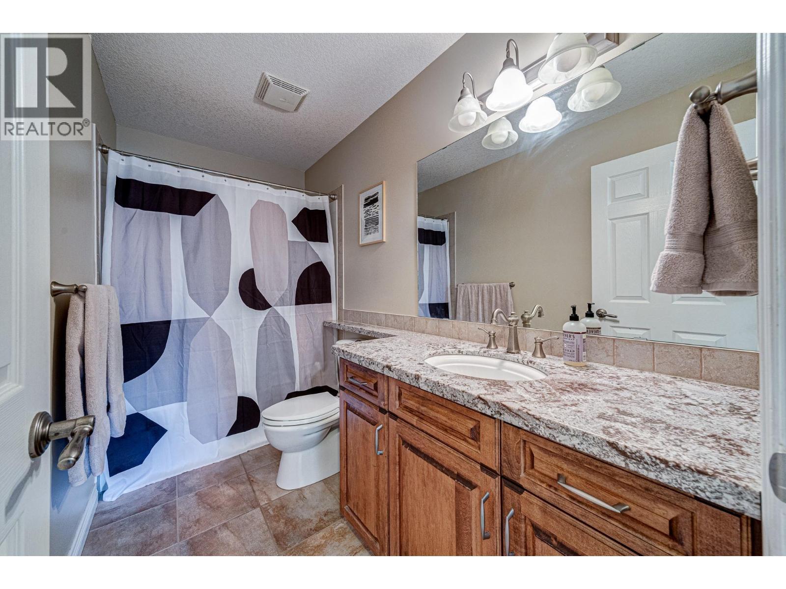 5 Caledonia Place, Elkford, BC - Indoor Photo Showing Bathroom