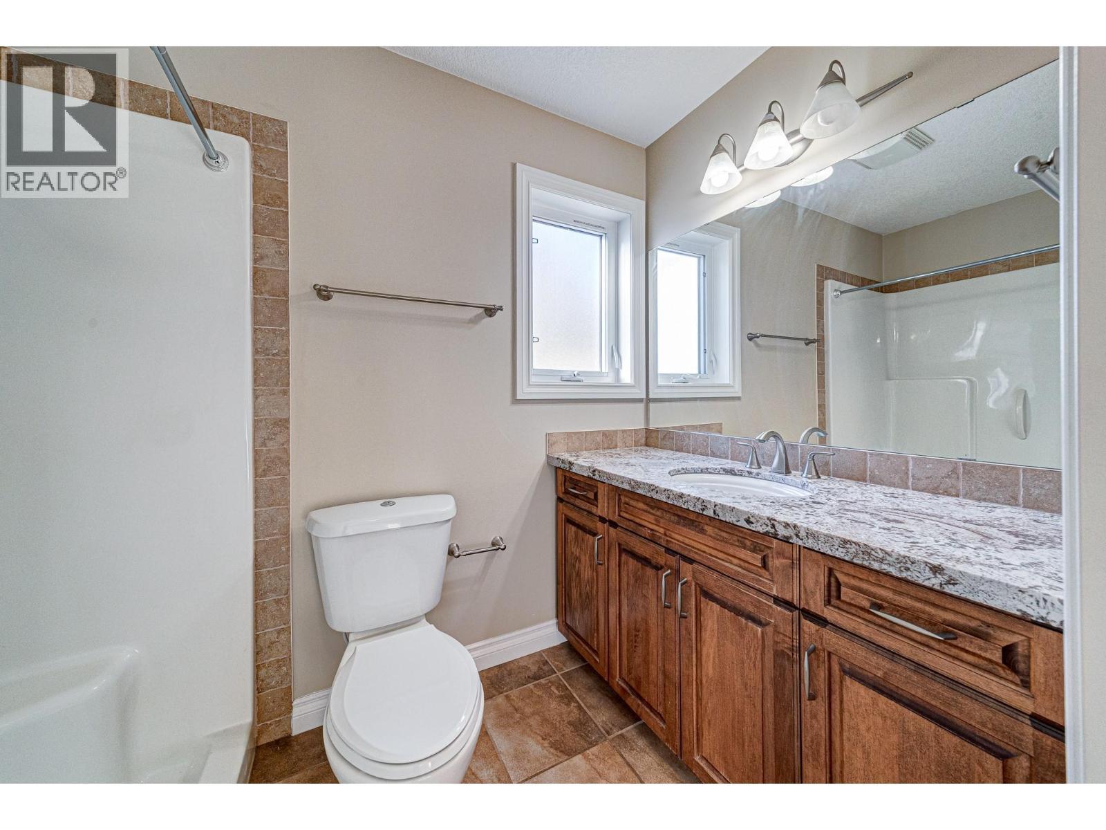 5 Caledonia Place, Elkford, BC - Indoor Photo Showing Bathroom