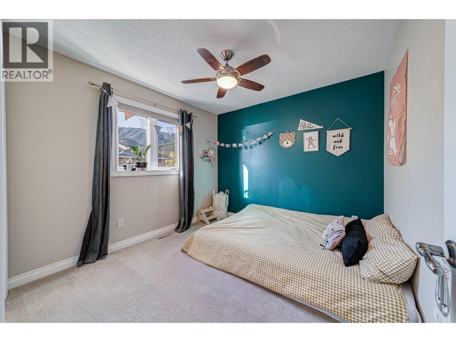 5 Caledonia Place, Elkford, BC - Indoor Photo Showing Bedroom
