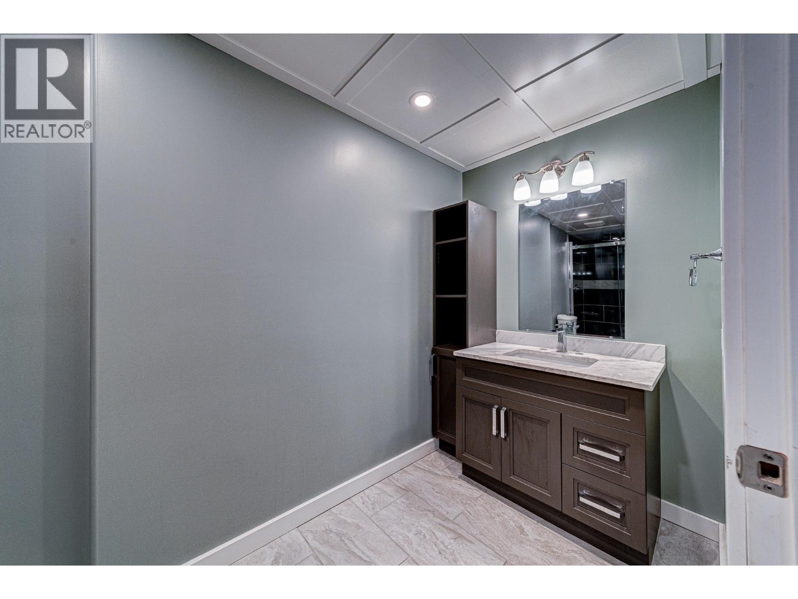 5 Caledonia Place, Elkford, BC - Indoor Photo Showing Bathroom